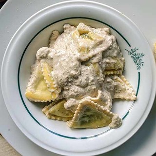 I classici delle feste a tavola - I pansoti in salsa di noci