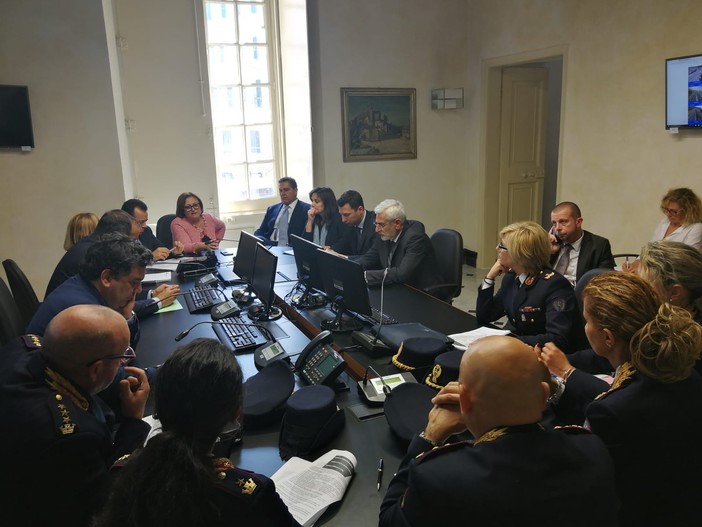 Si avvicina l'estate e con essa l'emergenza traffico in autostrada, oggi un tavolo in Prefettura Si avvicina l'estate e con essa l'emergenza traffico in autostrada, oggi un tavolo in Prefettura
