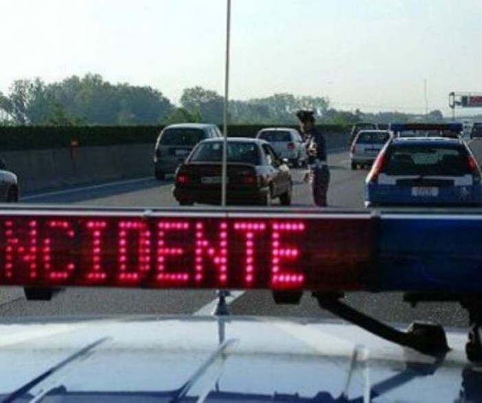 Incidente sulla A12: temporaneamente chiuso il tratto tra Rapallo e Chiavari in direzione di Sestri Levante Incidente sulla A12: temporaneamente chiuso il tratto tra Rapallo e Chiavari in direzione di Sestri Levante