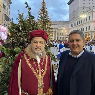 Toti e Bucci in "versione Doge" alla cerimonia del Confeugo in piazza De Ferrari