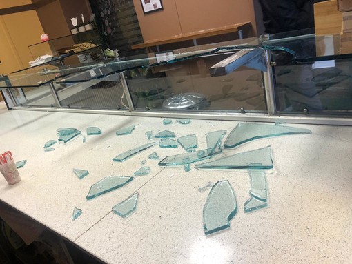 Sestri Ponente, panificio Simonitti attaccato dai vandali: “Un atto intimidatorio” Sestri Ponente, panificio Simonitti attaccato dai vandali: “Un atto intimidatorio”