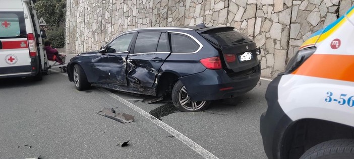 Voltri, scontro frontale in via Rubens: tra i sette feriti c’è anche un bambino