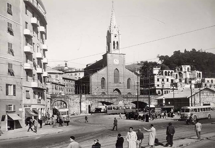 Una foto storica del quartiere di Dinegro a Genova che si avvia a cambiare nome