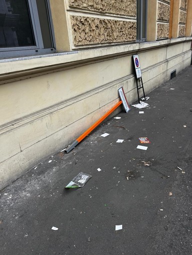 Atto vandalico alla Foce, abbattuto il cartello della fermata provvisoria dello scuolabus Atto vandalico alla Foce, abbattuto il cartello della fermata provvisoria dello scuolabus