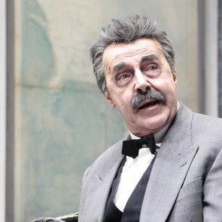 Tullio Solenghi nella commedia goviana "Colpi di timone"