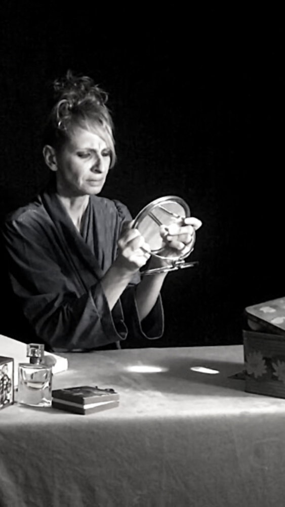 Emanuela Rolla con “I ricordi di Milena, la danza delle foglie” al Sipario Strappato