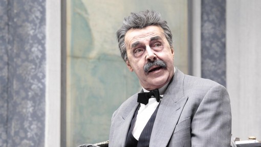 Tullio Solenghi nella commedia goviana "Colpi di timone"