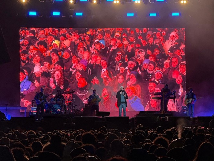 Capodanno a Genova, una festa per cinquantamila persone in piazza. La sindaca Salis: "Grazie a tutti" Capodanno a Genova, una festa per cinquantamila persone in piazza. La sindaca Salis: "Grazie a tutti"