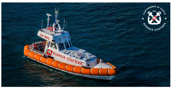 Vesima, abbandona lettini e sdraio sul fondale marino: gestore dei bagni denunciato