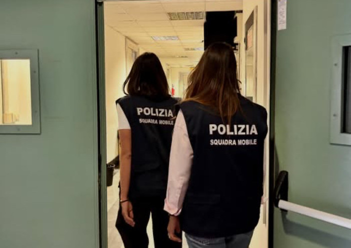 Monte Fasce, svuota la cassetta di sicurezza dopo la telefonata del falso agente: tre arresti, recuperati gioielli per 100mila euro Monte Fasce, svuota la cassetta di sicurezza dopo la telefonata del falso agente: tre arresti, recuperati gioielli per 100mila euro