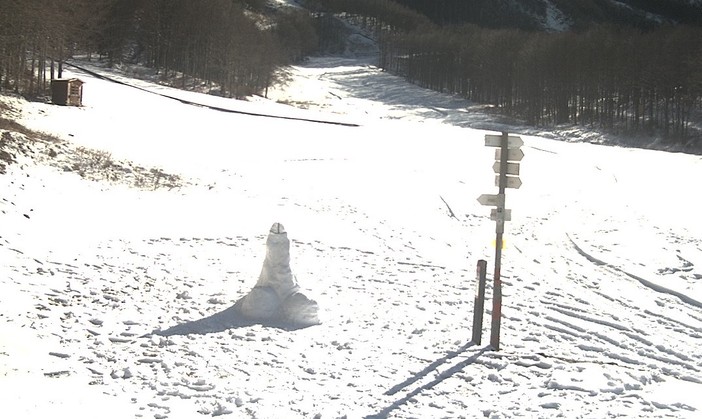 È proprio un pupazzo…del belino. La &quot;scultura&quot; di neve torna al Prato della Cipolla