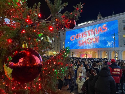 Si accendono le luci del Natale a De Ferrari  (Foto e Video)