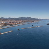 La nuova diga continua a crescere: posato il ventiquattresimo cassone