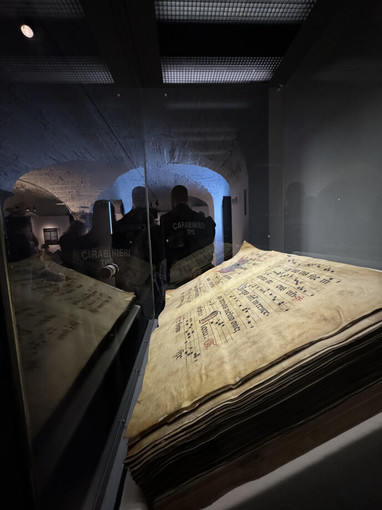 “Liber. Pagine rubate e ritrovate”, al Ducale la mostra di volumi e manoscritti sequestrati dal reparto speciale dei Carabinieri