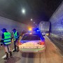 A7, tir perde il controllo in galleria: ferito il conducente