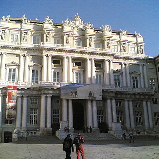 Genova punta sul mercato francese, approvata l'adesione al progetto "10 Comuni 2026"