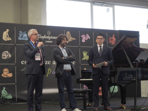 Laura Marzadori, primo violino del Teatro alla Scala di Milano e Chiara Opalio, pianista di fama internazionale, protagoniste nel primo appuntamento delle “Esperienze Artigiane sul Palco”