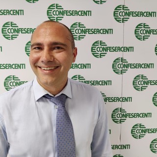 Super green pass anche all'aperto, il bilancio di Alessandro Simone (Fiepet): «Ennesimo provvedimento incoerente nel limitare i contagi» Super green pass anche all'aperto, il bilancio di Alessandro Simone (Fiepet): «Ennesimo provvedimento incoerente nel limitare i contagi»