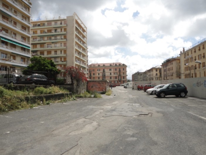 Pegli, il park della stazione riapre tra le polemiche