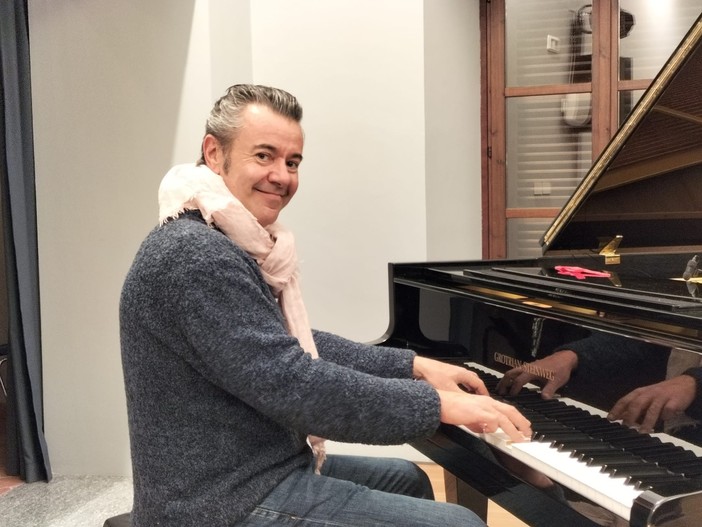 'Stare bene tour': la musica di Andrea Giraudo nelle due serate cuneesi ha risvegliato 'le coscienze sopite della gente'