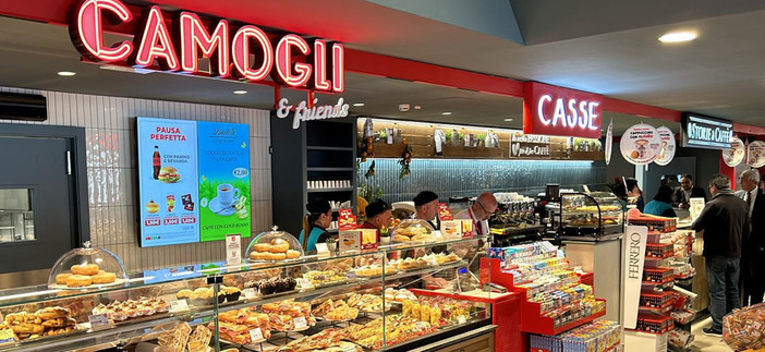 Il caro-vacanze parte dalla sosta in autostrada: prezzi da record, l’acqua costa quattro volte di più rispetto al supermercato, Coca-Cola a otto euro al litro Il caro-vacanze parte dalla sosta in autostrada: prezzi da record, l’acqua costa quattro volte di più rispetto al supermercato, Coca-Cola a otto euro al litro