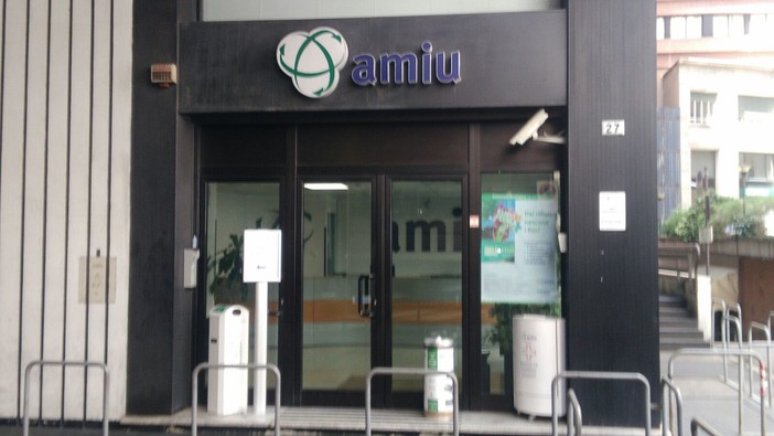 Amiu, i sindacati: "Situazione insostenibile alla Volpara, da lunedì gli automezzi della rimessa saranno posteggiati in Lungobisagno Istria"