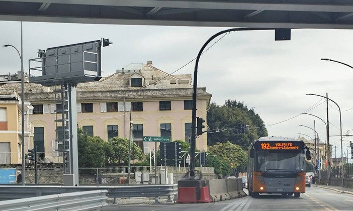 La strada Aurelia nei pressi del casello autostradale di Genova Pra' La strada Aurelia nei pressi del casello autostradale di Genova Pra'