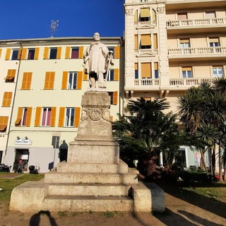 Pegli, partita la riqualificazione dell’aiuola di piazza Porticciolo