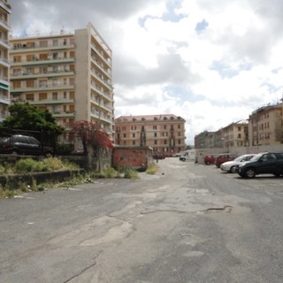 Pegli, il park della stazione riapre tra le polemiche