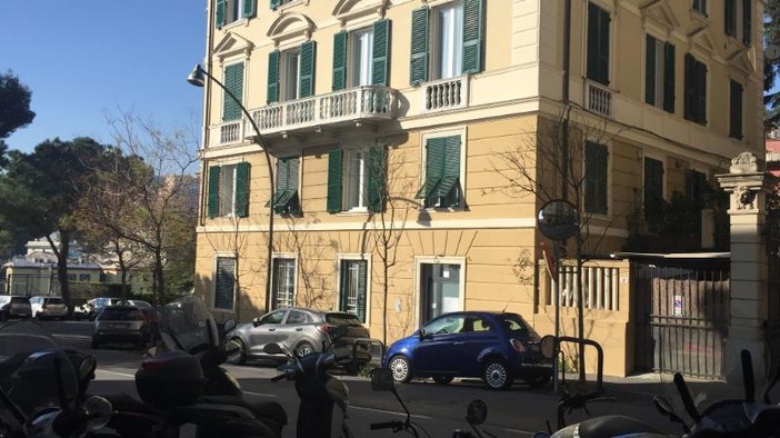 Alberi sostituiti in corso Carbonara, interrogazione di De Benedictis (FdI) in Consiglio comunale: protesta degli ambientalisti per i giardini di Brignole (FOTO) Alberi sostituiti in corso Carbonara, interrogazione di De Benedictis (FdI) in Consiglio comunale: protesta degli ambientalisti per i giardini di Brignole (FOTO)