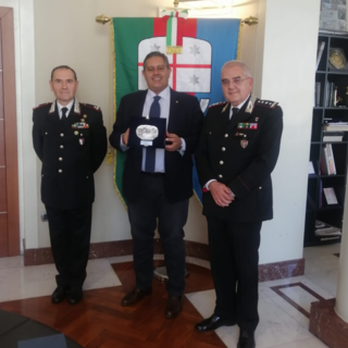 Il Gen. C.A. Antonio Pietro Marzo (a destra) con il Presidente della Regione Liguria Giovanni Toti e il Gen. B. Renzo Morolla