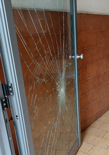 Vandalismi a Sampierdarena, la rivolta del Civ: "Accade dovunque, falso descrivere la zona come Bronx" Vandalismi a Sampierdarena, la rivolta del Civ: "Accade dovunque, falso descrivere la zona come Bronx"