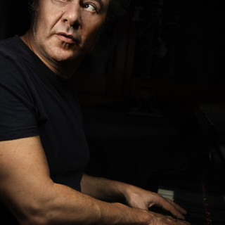 Andrea Giraudo, il cantante piemontese che spopola con il suo &quot;Stare bene&quot; torna nei teatri