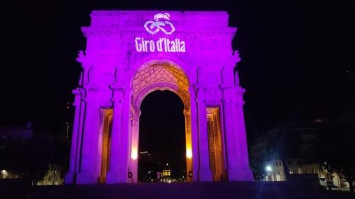 Giro d'Italia, Enel illumina di rosa l'Arco di piazza della Vittoria Giro d'Italia, Enel illumina di rosa l'Arco di piazza della Vittoria