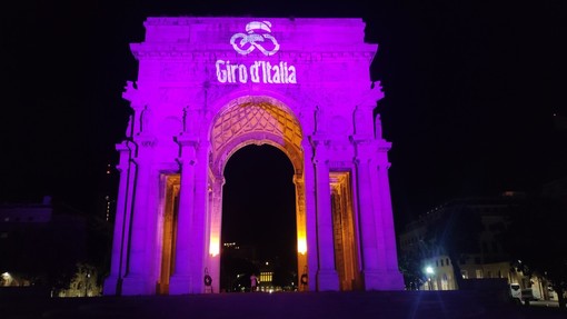 Giro d'Italia, Enel illumina di rosa l'Arco di piazza della Vittoria