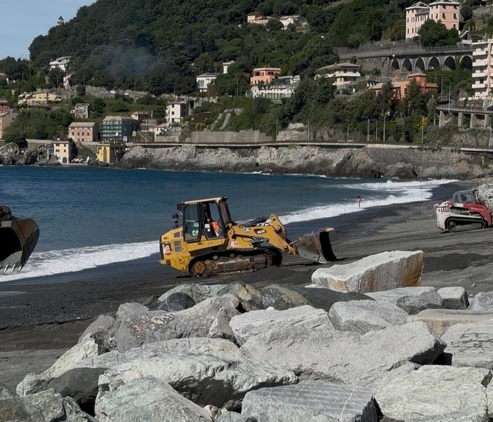 Difesa della costa e ripascimenti: dalla Giunta 300mila euro per le spiagge da Voltri a Nervi Difesa della costa e ripascimenti: dalla Giunta 300mila euro per le spiagge da Voltri a Nervi