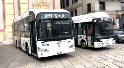 Genova Smart Week e mobilità sostenibile, in piazza i mezzi elettrici di Amt (Video)