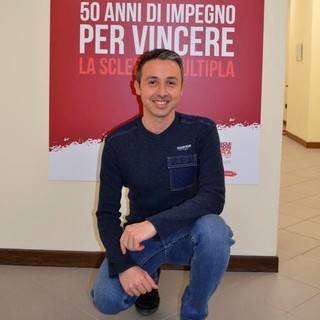 259 giorni e 6 mila km a piedi per l’Italia: con il sindaco Marco Bucci, parte #osky4aism, l’impresa di Marco Togni per Aism