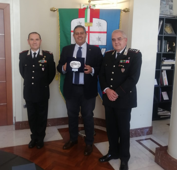 Il Gen. C.A. Antonio Pietro Marzo (a destra) con il Presidente della Regione Liguria Giovanni Toti e il Gen. B. Renzo Morolla