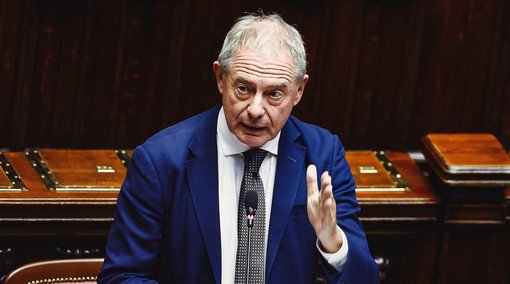 Ex Ilva, Urso: "Se gli stabilimenti non possono produrre, la cassa integrazione è necessaria" Ex Ilva, Urso: "Se gli stabilimenti non possono produrre, la cassa integrazione è necessaria"