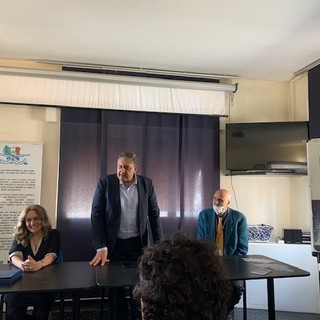 Il presidente Giovanni Toti in visita all’Aeroclub di Genova suggella l’importanza del sodalizio Il presidente Giovanni Toti in visita all’Aeroclub di Genova suggella l’importanza del sodalizio