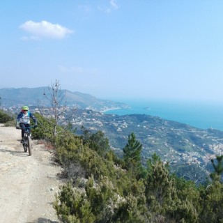 Nuove risorse per l'Alta via dei monti liguri, vice presidente Piana: "Continuiamo a investire risorse per la tutela del nostro paesaggio e degli escursionisti"