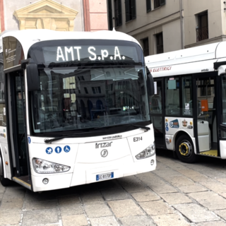 Genova Smart Week e mobilità sostenibile, in piazza i mezzi elettrici di Amt (Video)