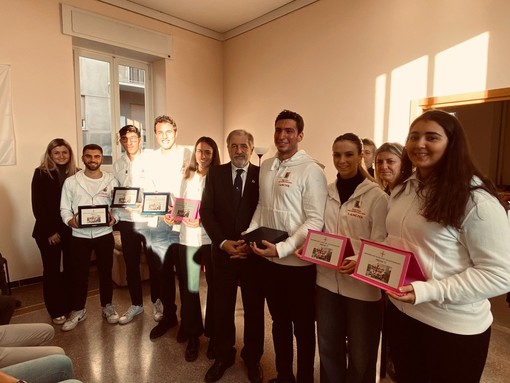 Premiati i trionfatori a Pisa nella regata delle Antiche Repubbliche Marinare Premiati i trionfatori a Pisa nella regata delle Antiche Repubbliche Marinare