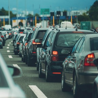 Mattinata di traffico intenso a San Benigno per l’arrivo dei mezzi pesanti in porto