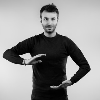 Il fotografo genovese Andrea Facco: &quot;Solo io vesto le modelle di luce, pasta e verdure&quot;