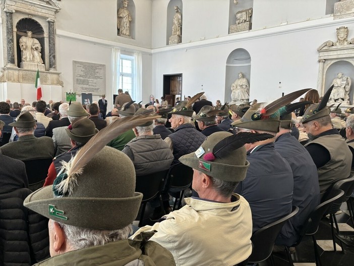 Genova pronta ad accogliere le Penne Nere, Mattarella: "Custodi di una nobile tradizione di lealtà e coraggio" Genova pronta ad accogliere le Penne Nere, Mattarella: "Custodi di una nobile tradizione di lealtà e coraggio"