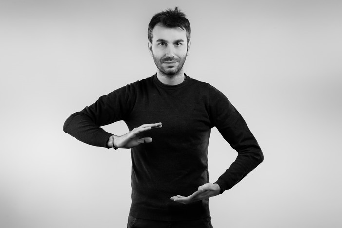 Il fotografo genovese Andrea Facco: "Solo io vesto le modelle di luce, pasta e verdure" Il fotografo genovese Andrea Facco: "Solo io vesto le modelle di luce, pasta e verdure"