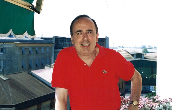 Le vignette di Tubino colorano le vetrine di Sestri Ponente, l’omaggio all’ironia genovese Le vignette di Tubino colorano le vetrine di Sestri Ponente, l’omaggio all’ironia genovese