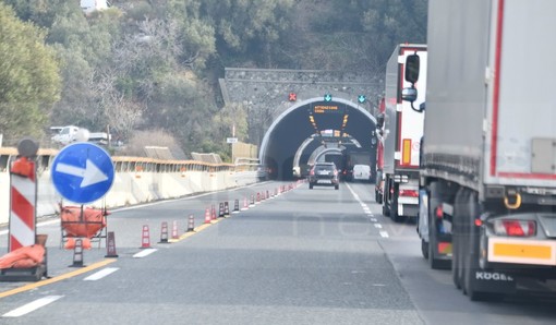"Cantieri infiniti e code da incubo, il cashback non basta". Regione Liguria chiederà nuove misure ad Autostrade